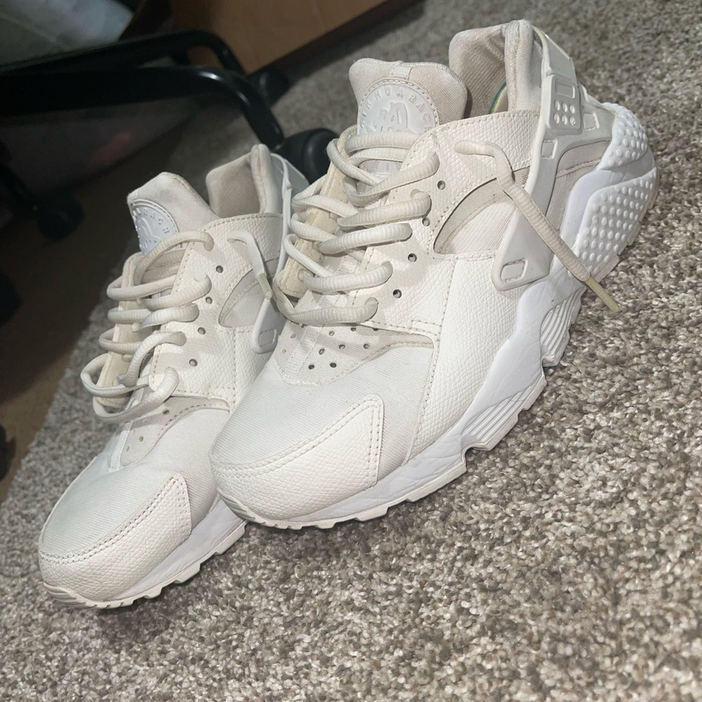 Nike Huraches- women’s size 7